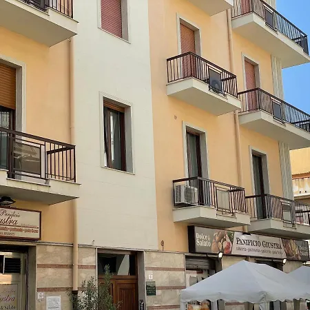 Apartmán Centro Storico, Piazza Carmine: La Casa Di Angela Reggio di Calabria