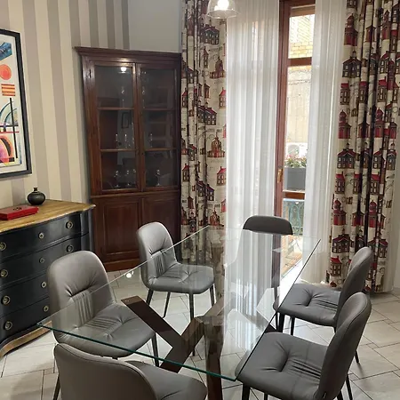 Apartmán Centro Storico, Piazza Carmine: La Casa Di Angela Reggio di Calabria