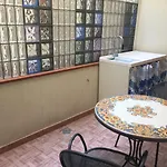 Centro Storico, Piazza Carmine: La Casa Di Angela *