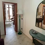 Centro Storico, Piazza Carmine: La Casa Di Angela *