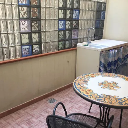 Centro Storico, Piazza Carmine: La Casa Di Angela *