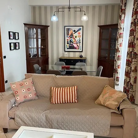 Centro Storico, Piazza Carmine: La Casa Di Angela Reggio de Calabre