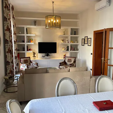 Centro Storico, Piazza Carmine: La Casa Di Angela Reggio Calabria