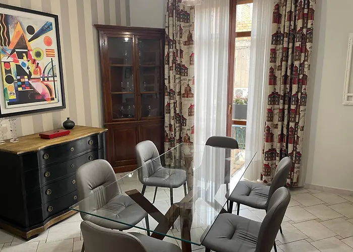 דירה Centro Storico, Piazza Carmine: La Casa Di Angela רג'יו די קאלאבריה