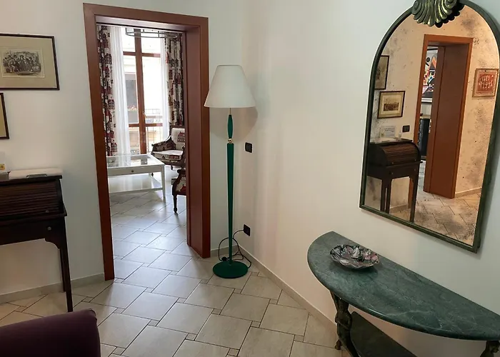 Centro Storico, Piazza Carmine: La Casa Di Angela *