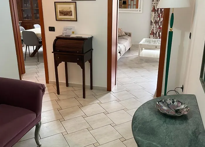 Centro Storico, Piazza Carmine: La Casa Di Angela *