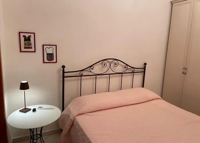 Centro Storico, Piazza Carmine: La Casa Di Angela *